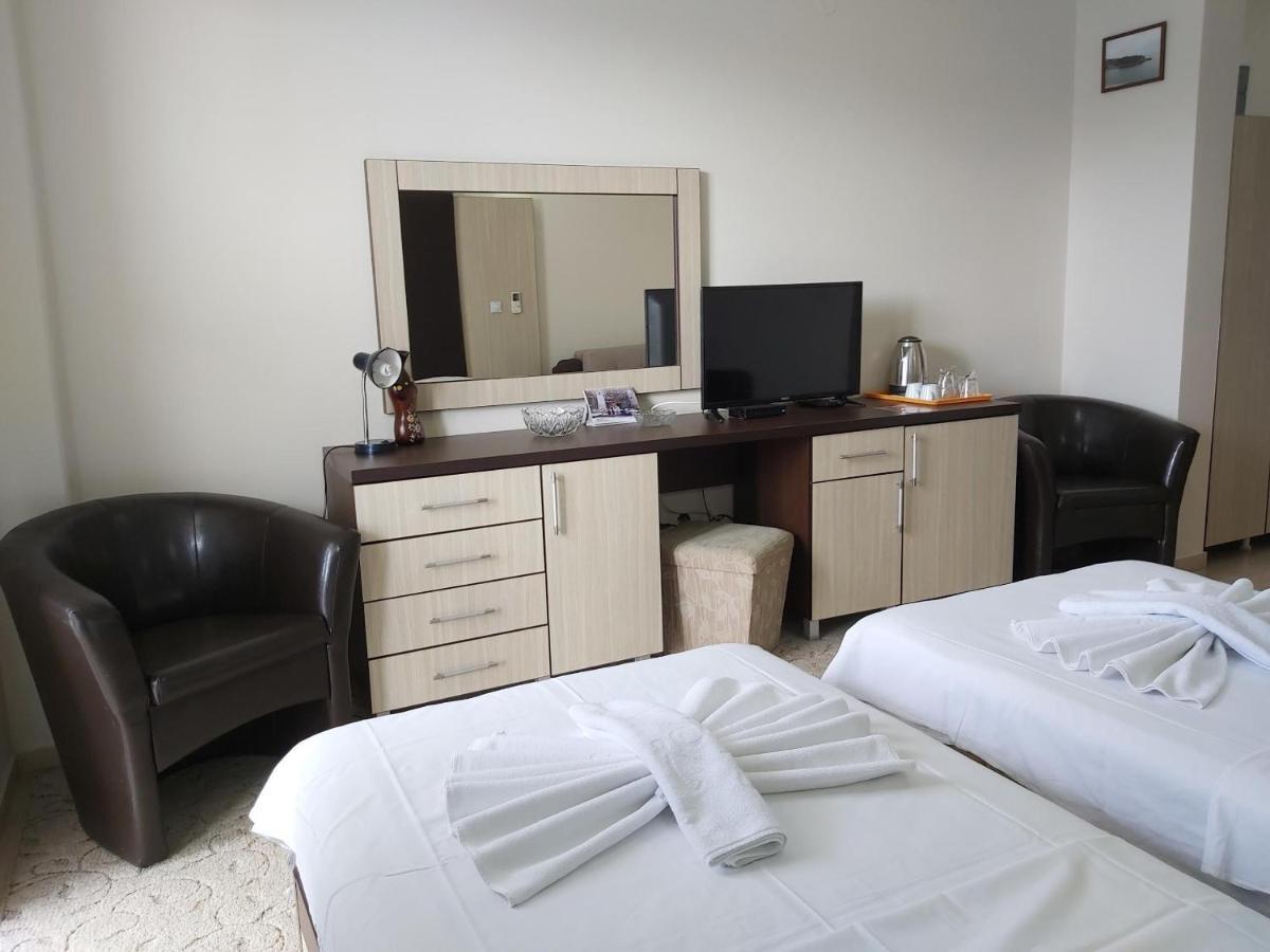 Hotel Zan Улцинь Екстер'єр фото