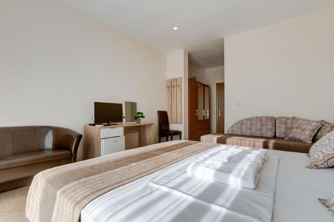Hotel Zan Улцинь Екстер'єр фото