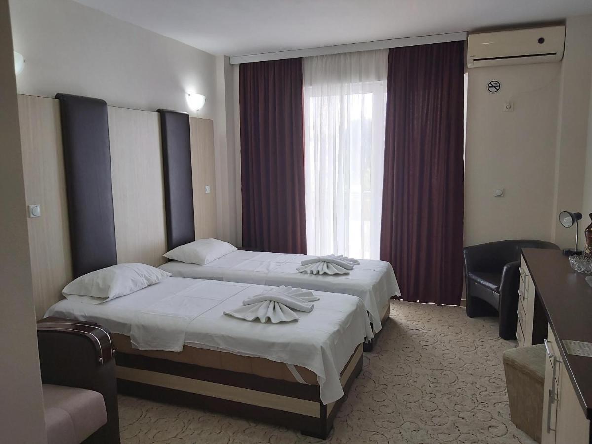 Hotel Zan Улцинь Екстер'єр фото