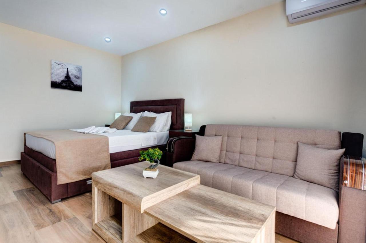 Hotel Zan Улцинь Екстер'єр фото