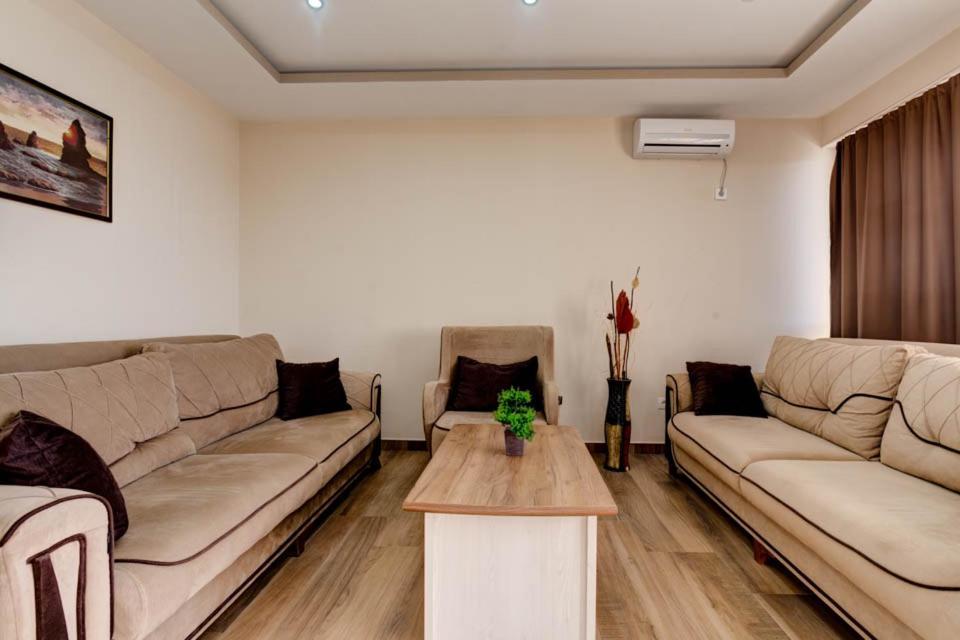 Hotel Zan Улцинь Екстер'єр фото