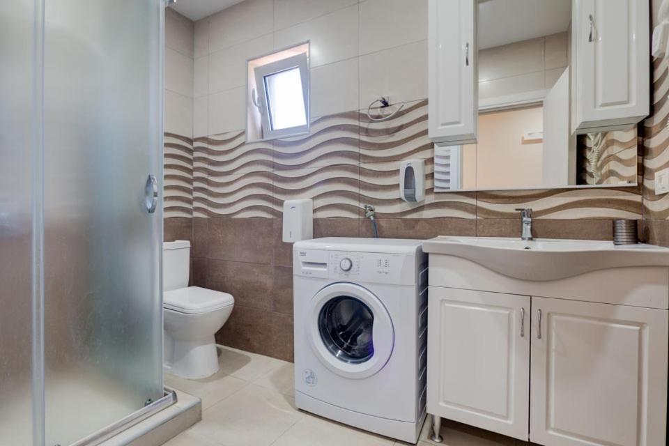 Hotel Zan Улцинь Екстер'єр фото