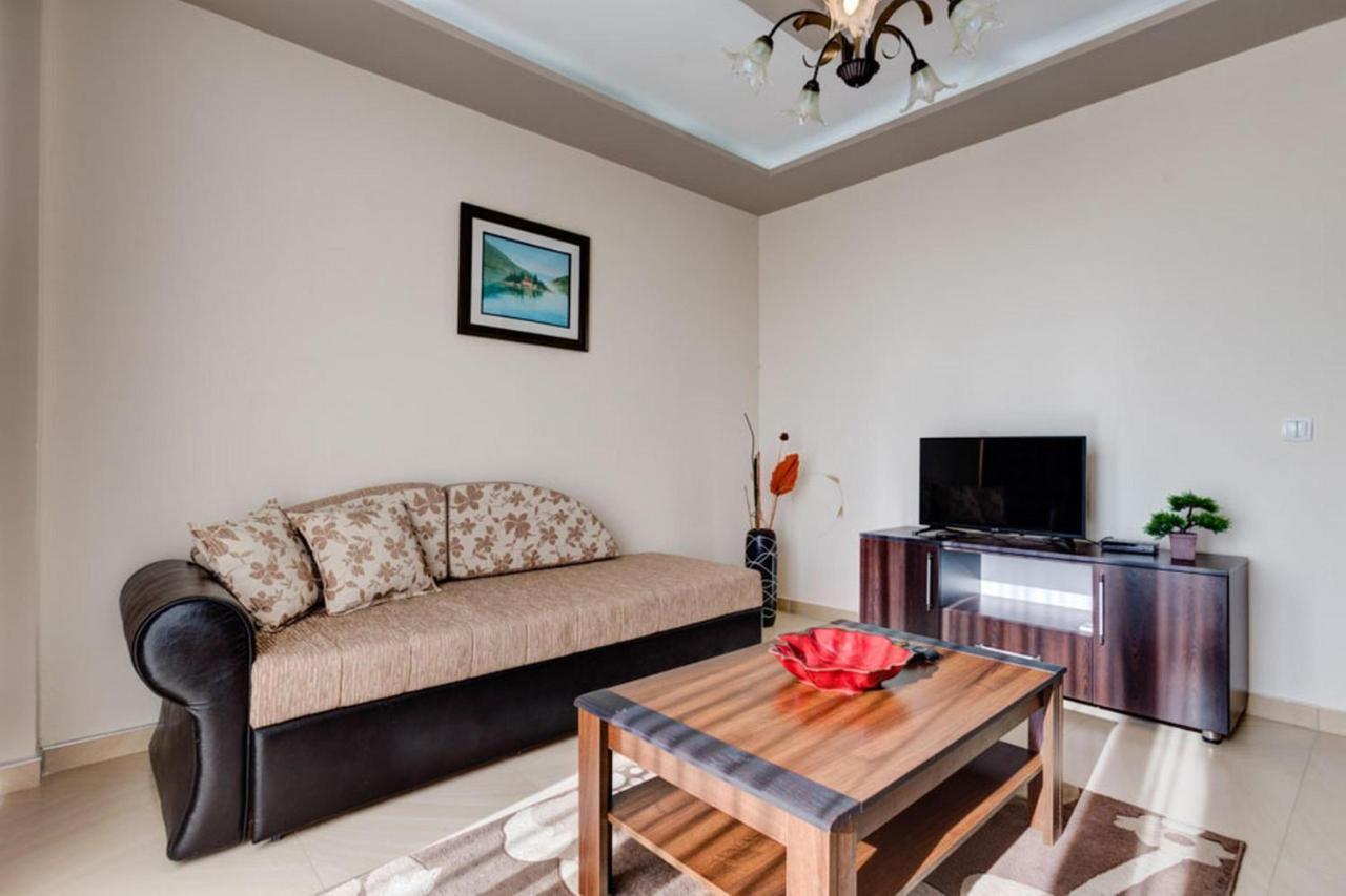 Hotel Zan Улцинь Екстер'єр фото