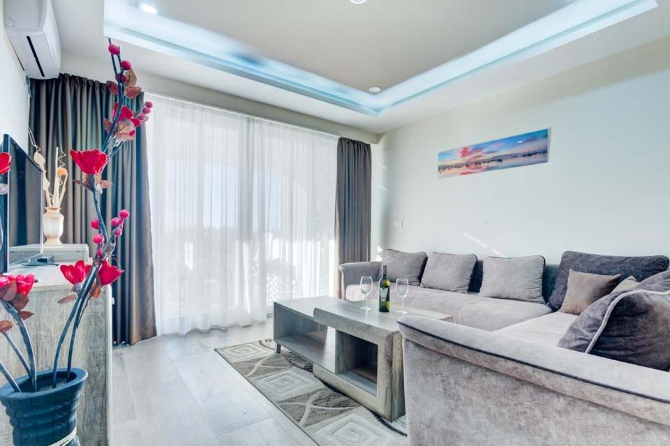 Hotel Zan Улцинь Екстер'єр фото