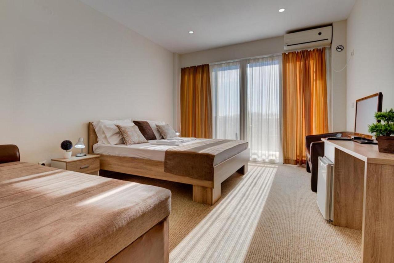 Hotel Zan Улцинь Екстер'єр фото