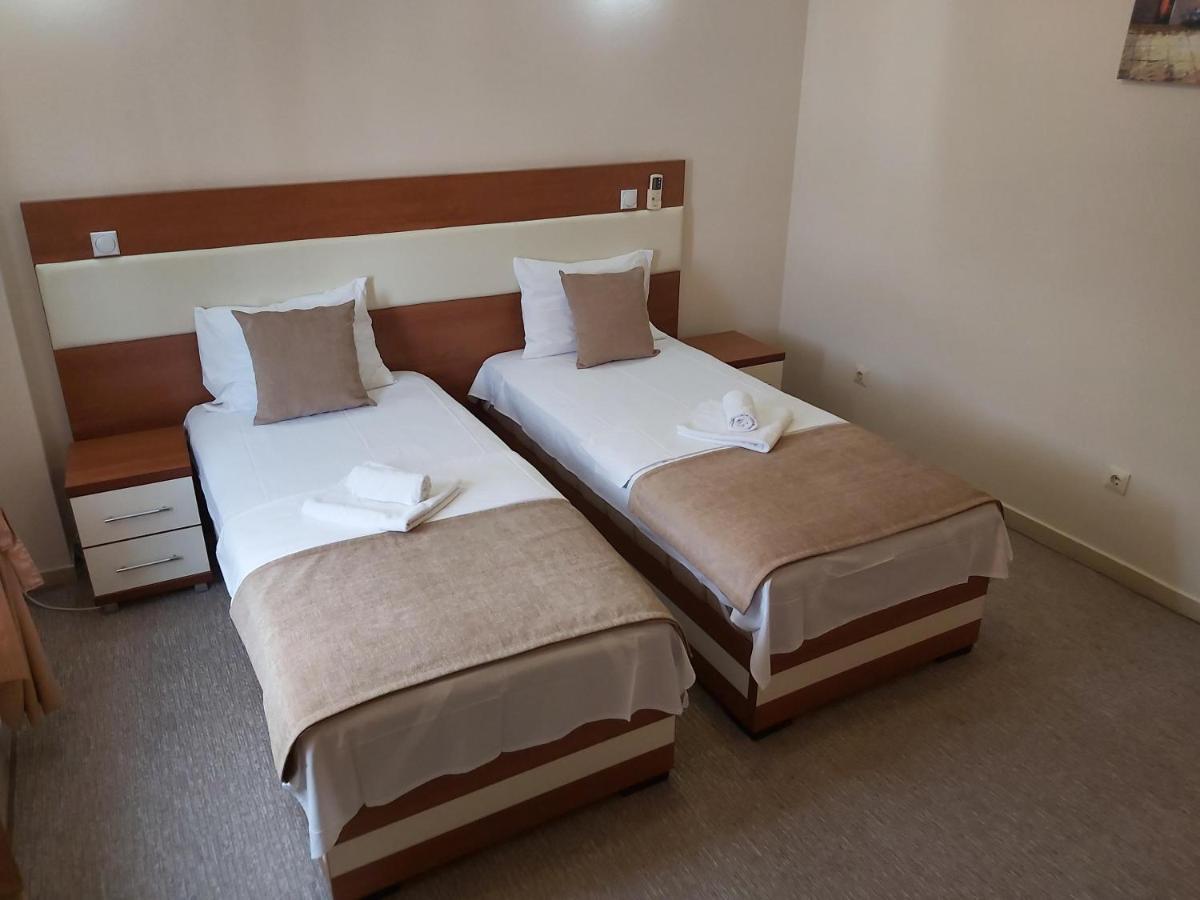 Hotel Zan Улцинь Екстер'єр фото