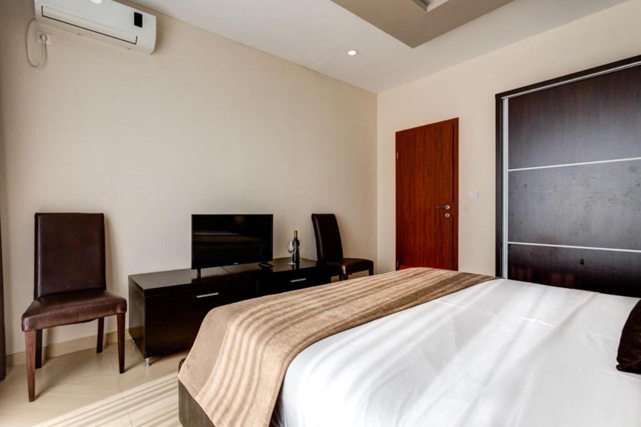 Hotel Zan Улцинь Екстер'єр фото
