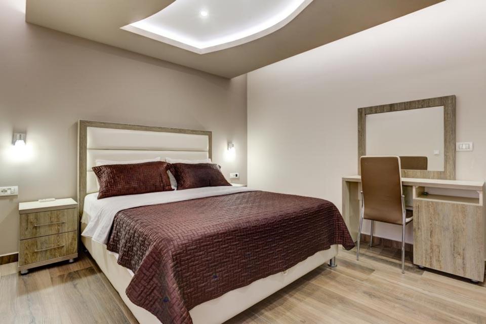 Hotel Zan Улцинь Екстер'єр фото