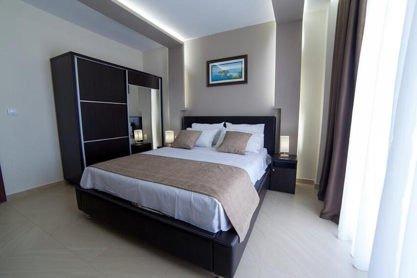 Hotel Zan Улцинь Екстер'єр фото