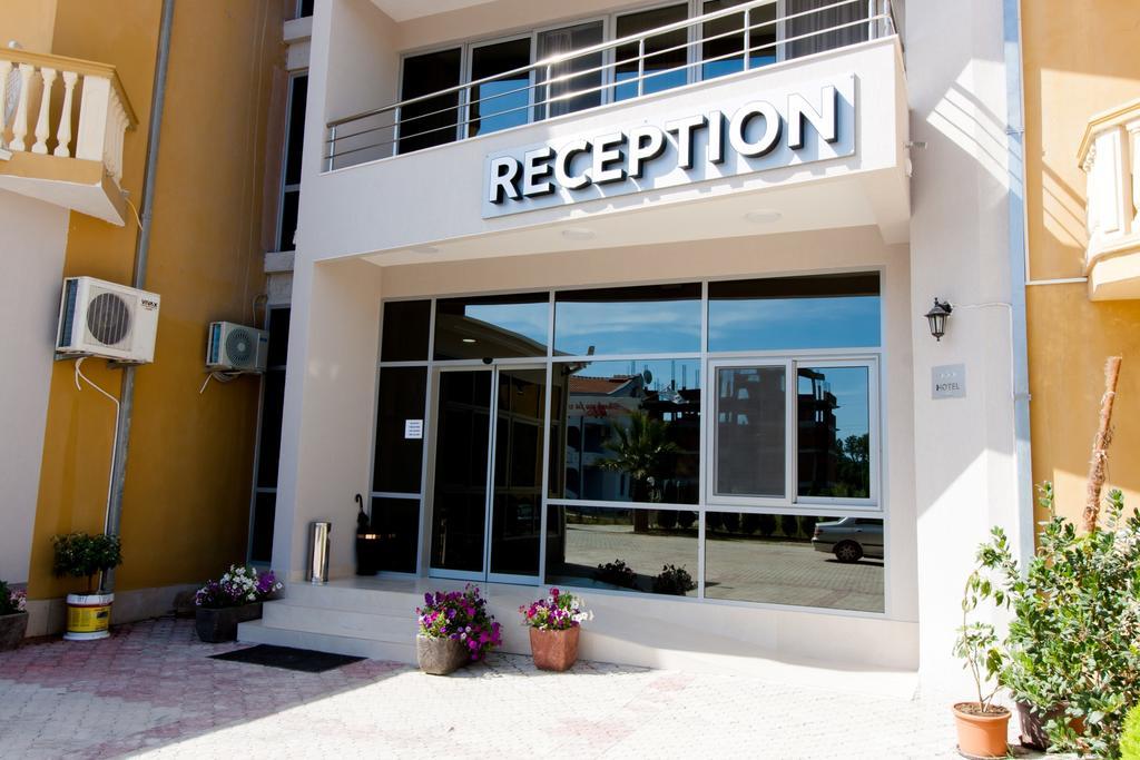 Hotel Zan Улцинь Екстер'єр фото